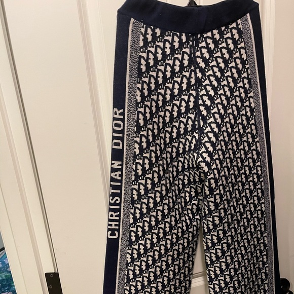 Dior pant 97% cashmere can be worn on 2 sides
Size 4us for waist 70cm - Picture 1 of 7